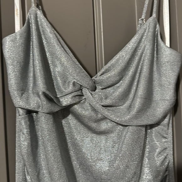 Laundry by Shelli Segal Silver Evening Gown, Size 6 - Picture 3 of 5